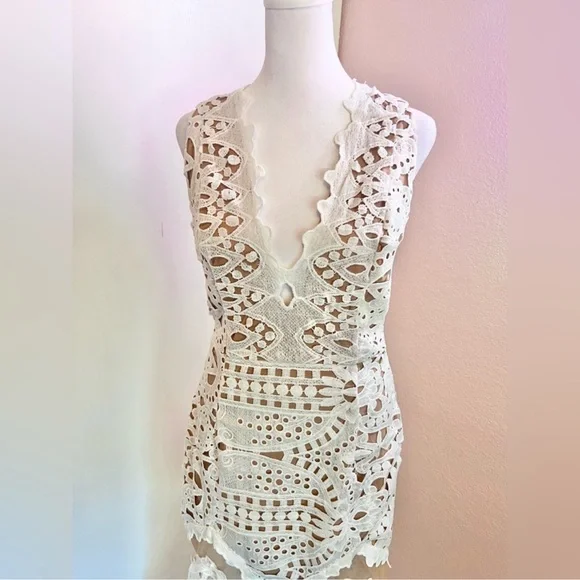 Andrea Embroidered Gown - White - Picture 4 of 5